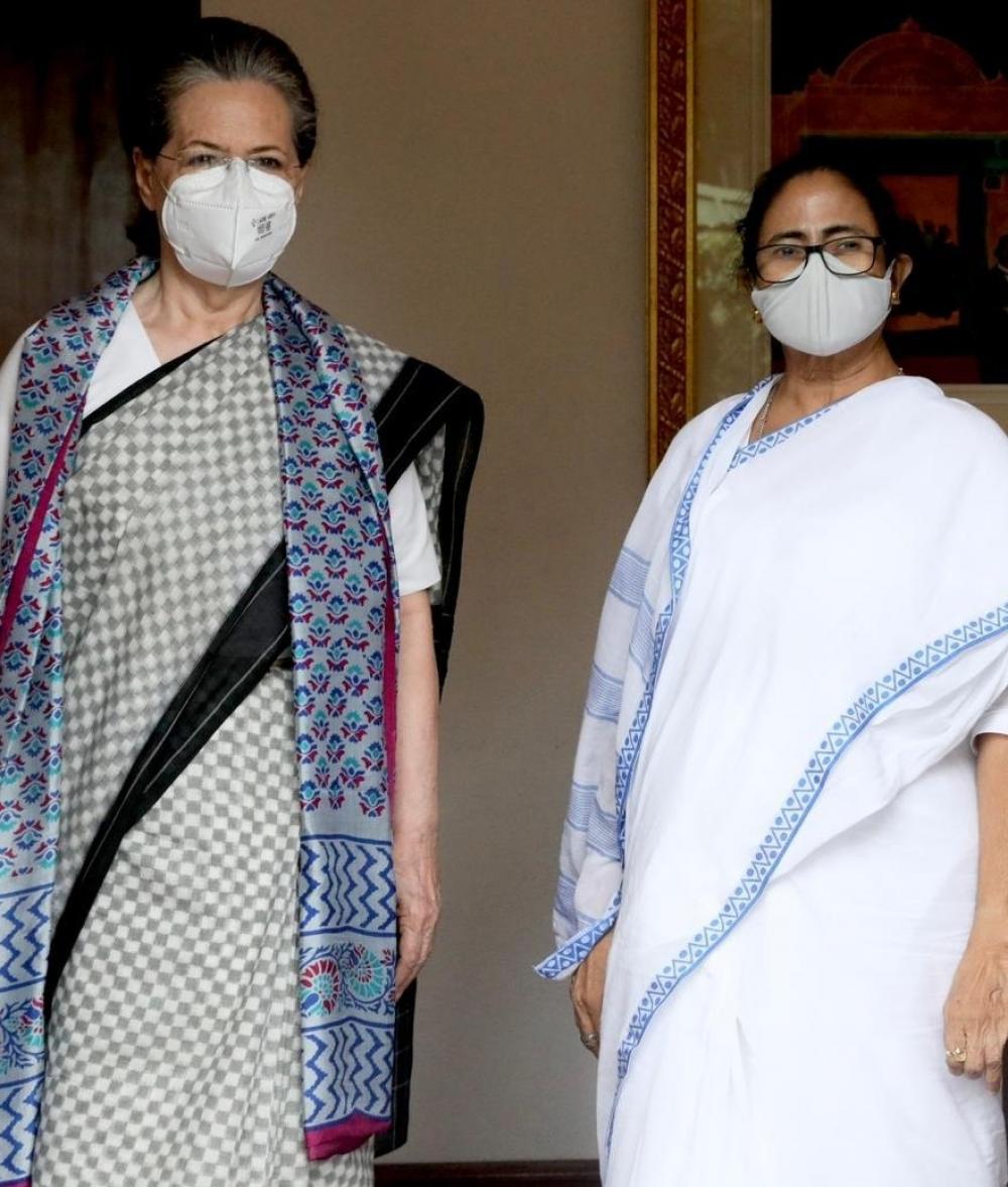 The Weekend Leader - Mamata meets Sonia; discusses political situation, Pegasus